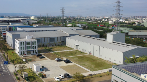 Tung Tze Technology’s Taiwan facility, ensuring precision manufacturing of high-quality cast acrylic sheets.